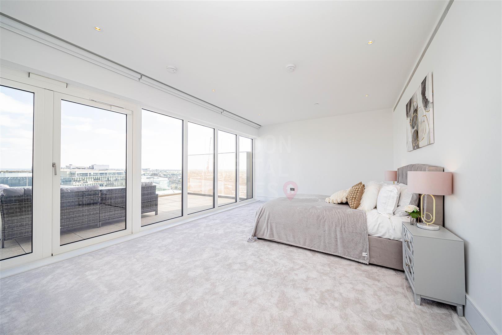 Lincoln Apartments, Fountain Park Way, London